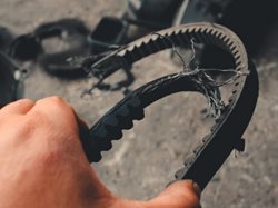 Opotrebeni_remene.jpeg Opotrebeni_remene.jpeg